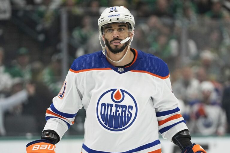 L'attaquant des Oilers Evander Kane se rétablit après avoir subi une opération réussie au genou
