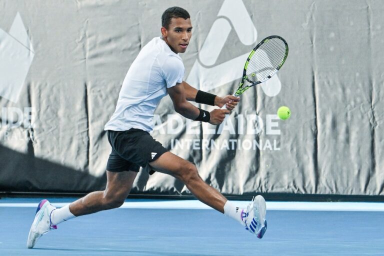 Le Canadien Félix Auger-Aliassime bat le favori Tommy Paul pour atteindre la finale à l'International d'Adélaïde