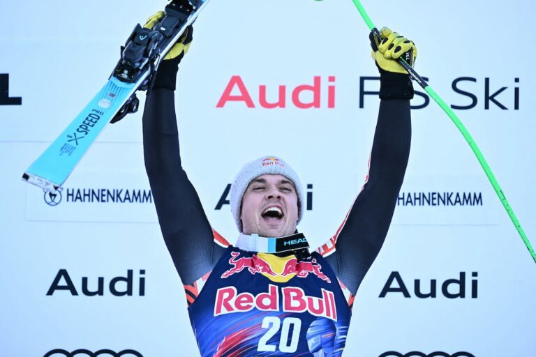 Le Canadien Jack Crawford remporte la première Coupe du monde en descente à Kitzbuehel, en Autriche,