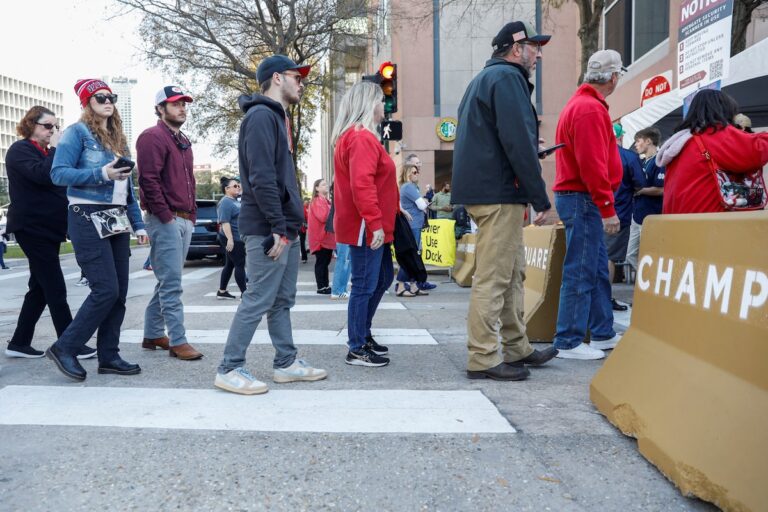 Le Superdome rouvre après le verrouillage pour le match du Sugar Bowl entre la Géorgie et Notre Dame