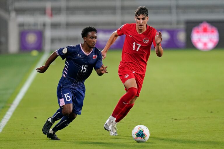 Le Toronto FC acquiert l'ailier canadien Theo Corbeanu en prêt avec option d'achat