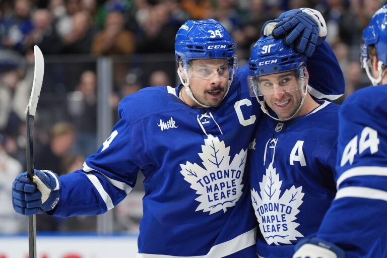 Le capitaine des Maple Leafs, Auston Matthews, ratera un autre match en raison d'une blessure