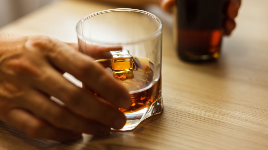 Le chirurgien général américain tire la sonnette d'alarme sur le lien entre l'alcool et le cancer