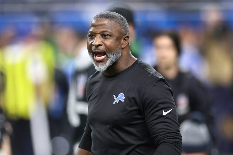 Le coordinateur défensif des Lions, Aaron Glenn, accepte les conditions avec les Jets pour devenir entraîneur-chef, selon une source