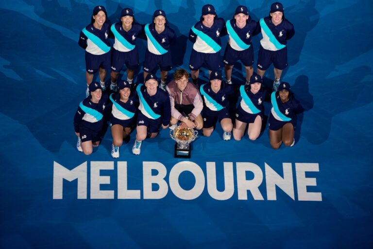 Le dopage assombrit les discussions sur le tennis à l'Open d'Australie, Sinner et Swiatek étant soumis à un examen minutieux