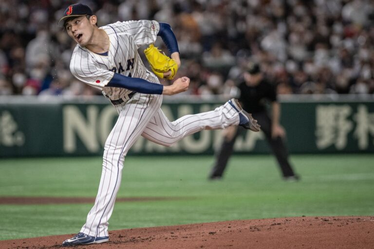Le lanceur japonais Roki Sasaki dit qu'il a l'intention de signer avec les Dodgers de Los Angeles
