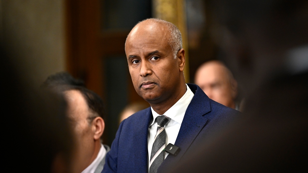 Le ministre effectue sa première visite dans la zone frontalière syrienne après la chute du régime d'Assad