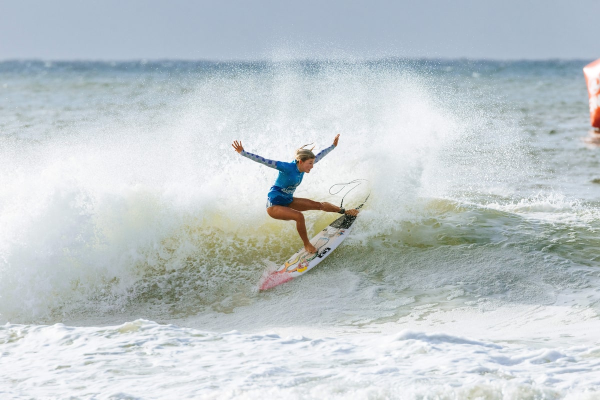 Le surfeur adolescent canadien Erin Brooks prêt à faire ses débuts en tant que membre à temps plein de WSL Top Tier