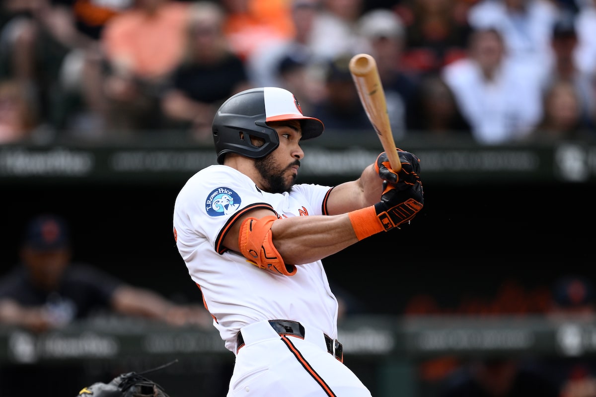 Les Blue Jays de Toronto présentent Anthony Santander après que le cogneur ait signé un contrat de cinq ans