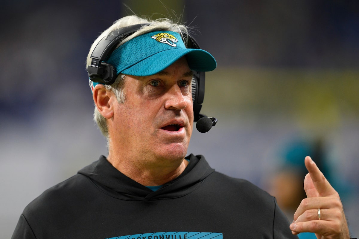 Les Jaguars licencient l'entraîneur Doug Pederson après que la « meilleure équipe réunie » de la franchise n'ait remporté que quatre matchs