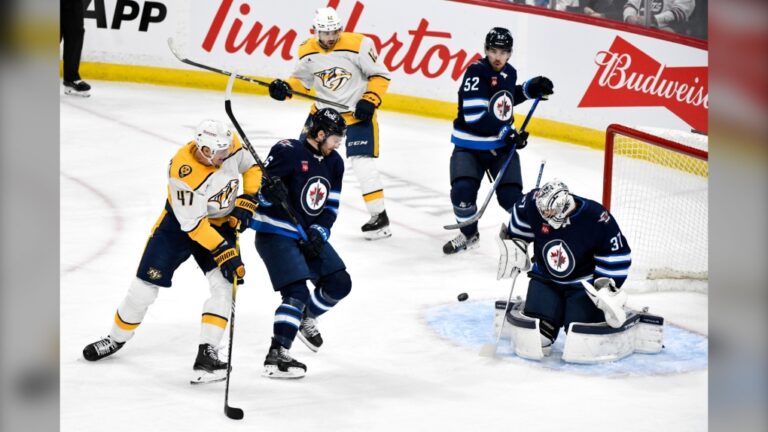 Les Jets entament un séjour prolongé contre les Ducks, Hellebuyck tente de franchir une étape importante dans sa carrière