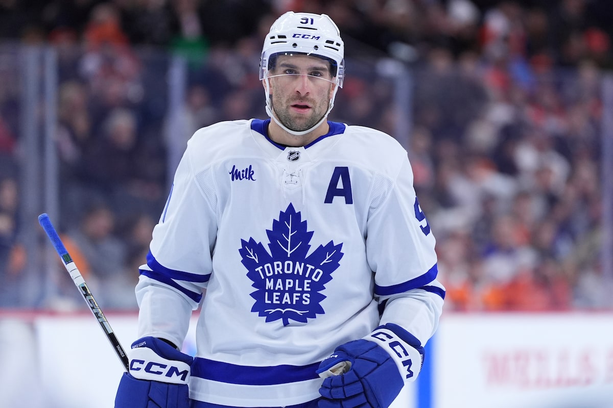 Les Maple Leafs placent le centre John Tavares sur la réserve des blessés en raison d'un problème au bas du corps