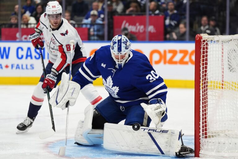 Les Maple Leafs rappellent le gardien vétéran Matt Murray de la AHL et rétrogradent Dennis Hildeby