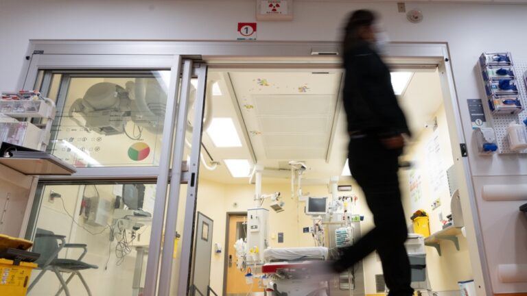Les Montréalais attendent des heures pour être vus aux urgences des hôpitaux