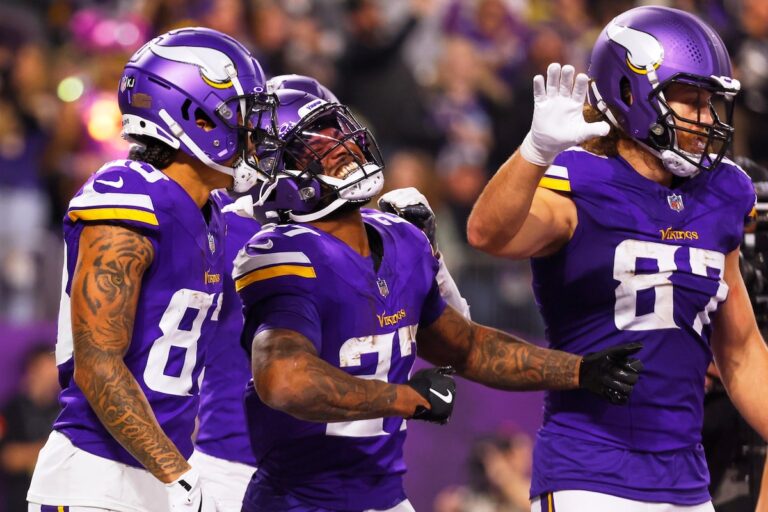 Les Texans, les Ravens, les Bills, les Eagles, les Bucs et les Vikings passeront au tour suivant, prédit Pro Picks