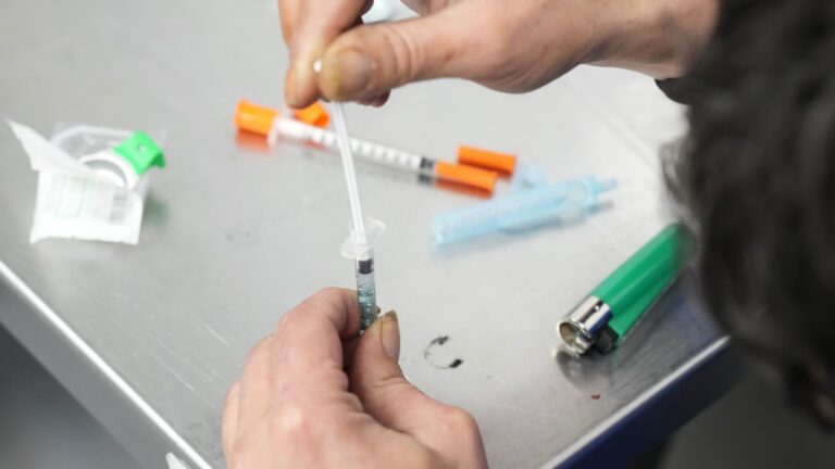 Les décès par surdose en Ontario impliquent de plus en plus plus d'une drogue, selon un nouveau rapport