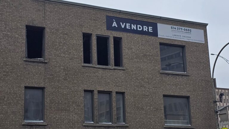 L'escouade anti-incendie de Montréal enquête sur un deuxième incendie dans un immeuble incendié il y a moins d'un an