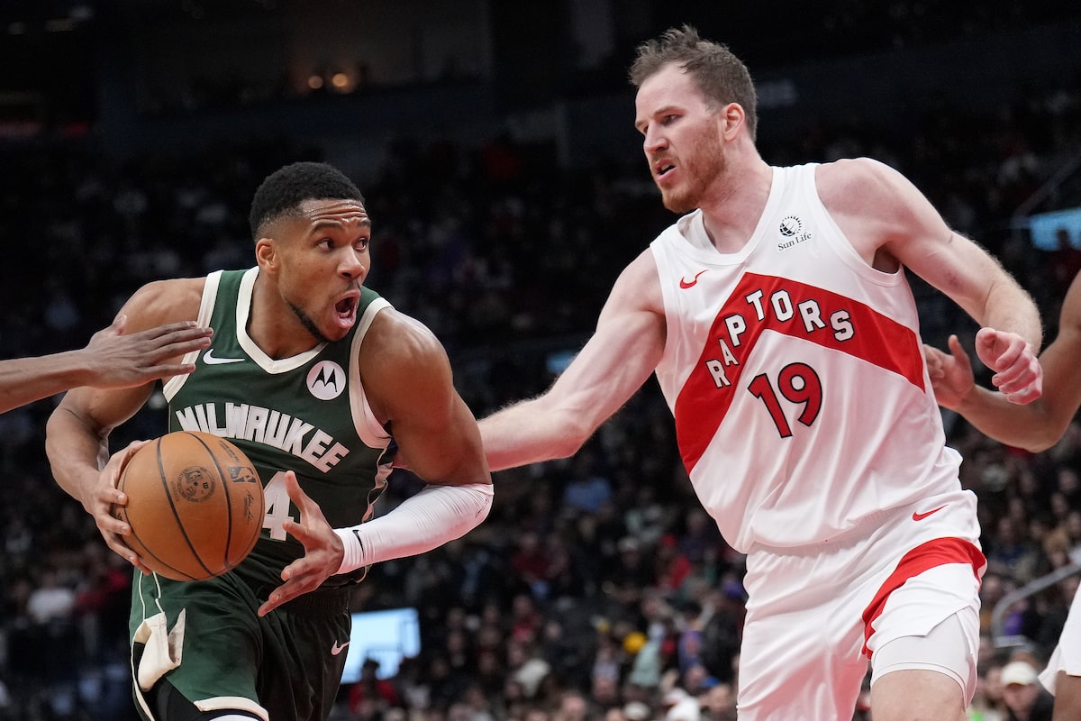 Lillard rythme les Bucks dans une victoire de 128-104 contre les Raptors en difficulté