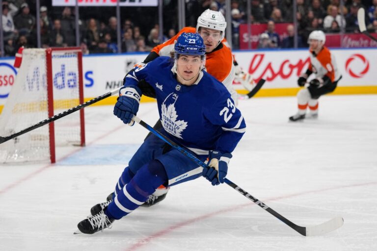 Matthew Knies parmi les plus grandes surprises des Leafs à mi-saison alors que Toronto flirte pour la première place de la LNH