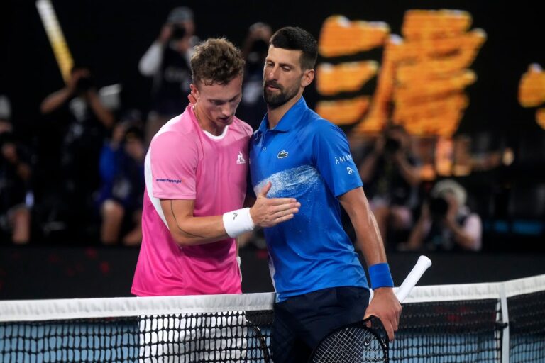 Novak Djokovic ne parlera pas à la chaîne de télévision locale de l'Open d'Australie sans s'excuser