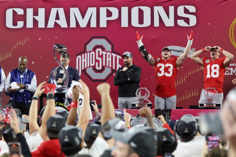 Ohio State se fait tirer pour le sixième titre national après une victoire 28-14 contre le Texas au semi-Coton Bowl du CFP