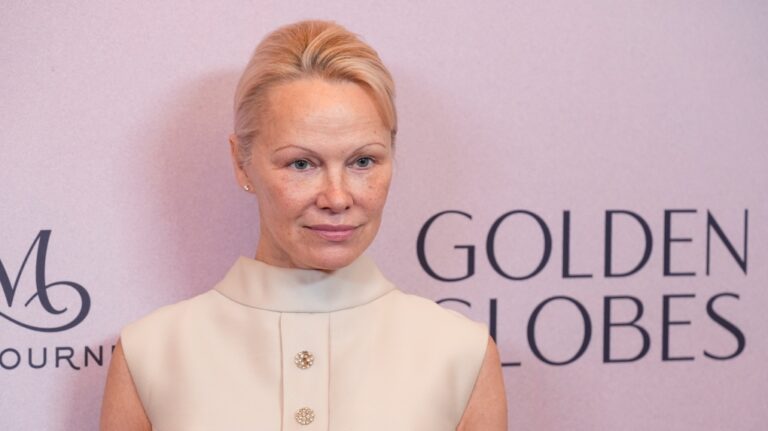 Pamela Anderson et Ryan Reynolds parmi les Canadiens en lice pour les Golden Globes ce soir