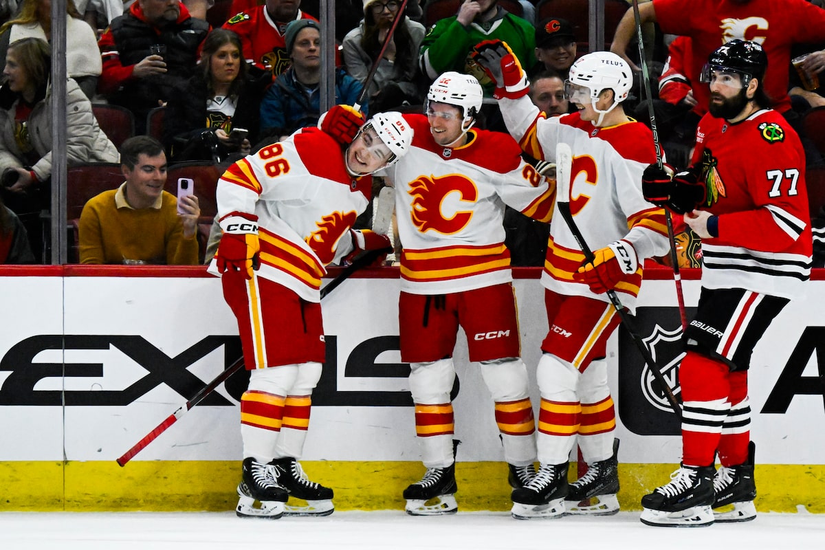 Pelletier marque deux fois alors que les Flames remportent une victoire de 5-2 contre les Blackhawks