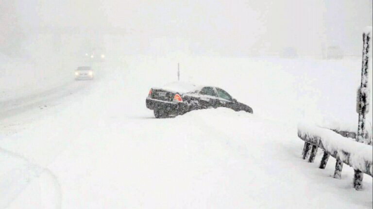 Poudrerie et températures glaciales provoquant des accidents à Montréal
