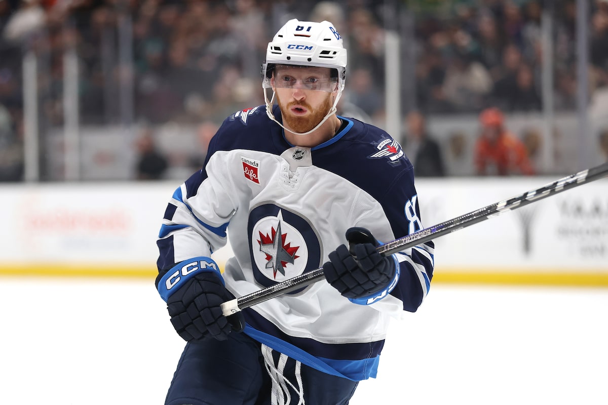 Récemment marié et bientôt papa, Kyle Connor des Jets profite de la vie sur et hors de la glace