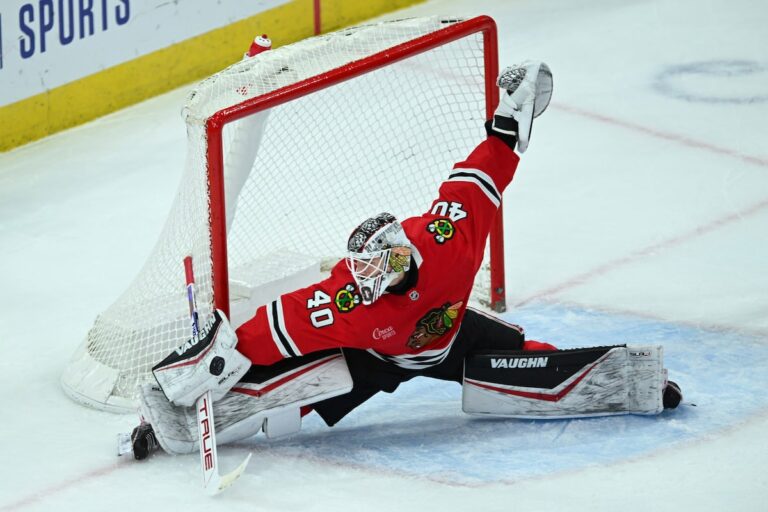 Soderblom brille alors que les Blackhawks mettent fin à une séquence de cinq matchs avec une victoire de 4-2 contre les Canadiens