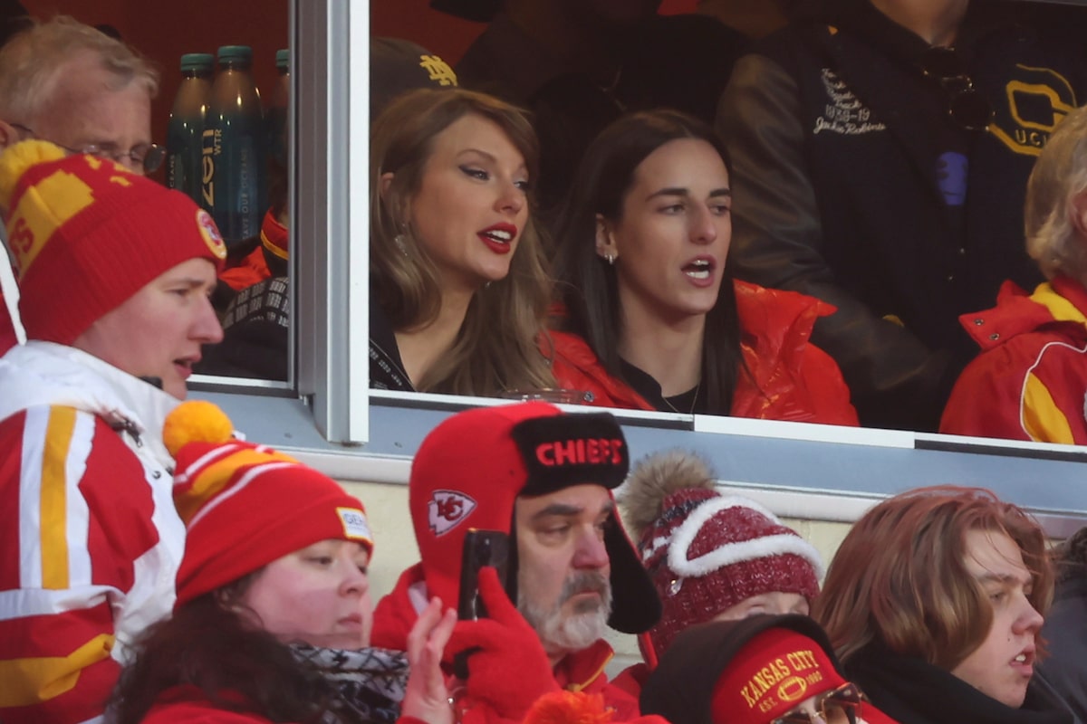 Taylor Swift rejoint par Caitlin Clark alors qu'elle regarde Travis Kelce et la victoire des Chiefs en séries éliminatoires