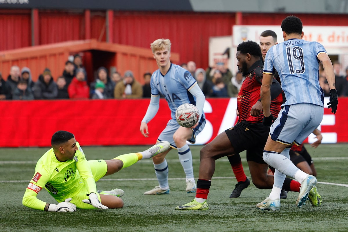 Tottenham évite un choc massif en FA Cup avec une victoire en prolongation alors que Man United bat Arsenal aux tirs au but