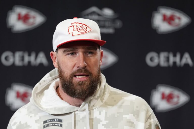 Travis Kelce dit qu'il « rêvait » de jouer QB comme le fait Josh Allen