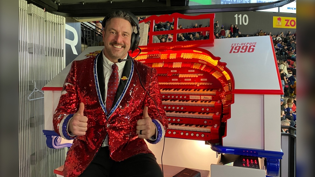 Un organiste donne le score gagnant aux matchs de hockey des Wildcats de Moncton