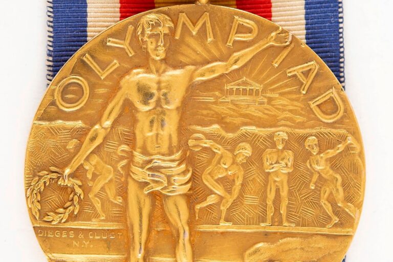 Une rare médaille d'or des Jeux olympiques de Saint-Louis de 1904 vendue aux enchères pour 545 371 $ US