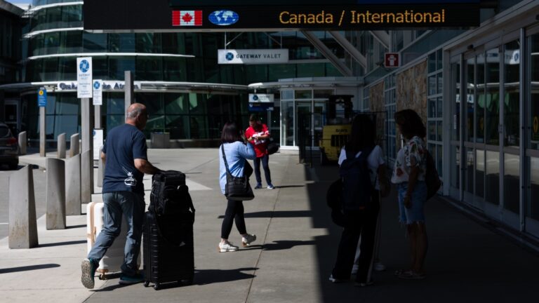 Vous voyagez en 2025 ? Préparez-vous à payer plus pour les vols, les hôtels et les voitures de location