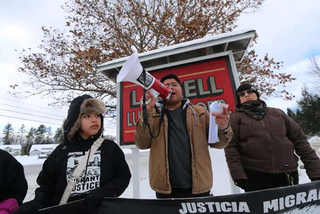 Nerio Jimenez, 26 ans, adressant les travailleurs - Kevin McCallum © ️ Sept jours