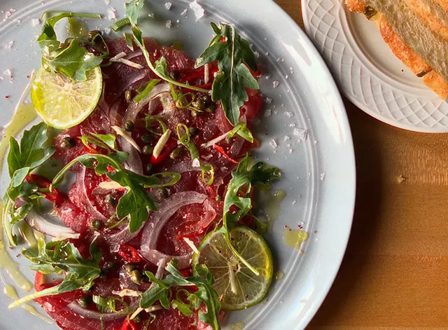 Manger dans l'obscurité - courtoisie