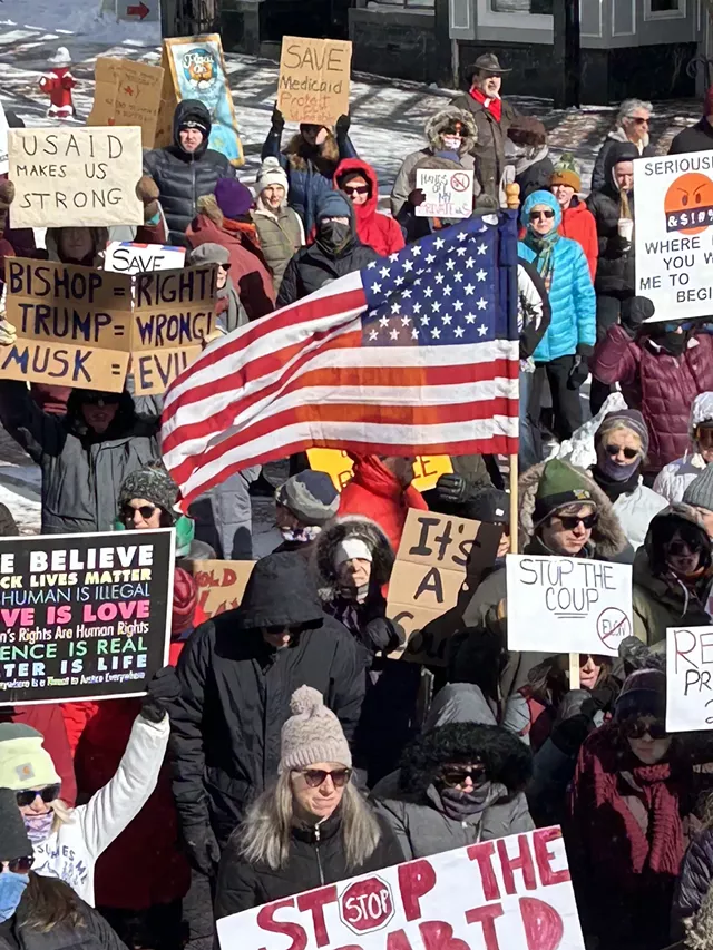 Manifestants sur Church Street à Burlington - Matthew Roy © ️ Sept jours
