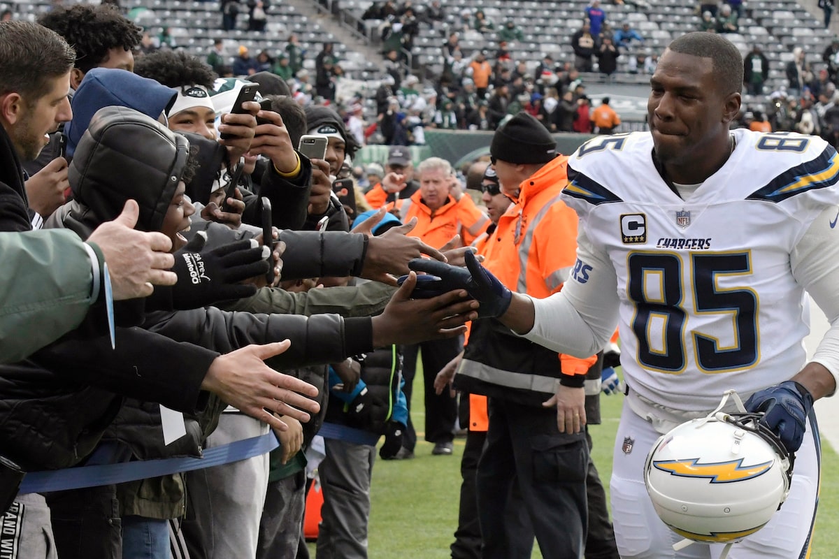 Antonio Gates, Jared Allen, Eric Allen et Sterling Sharpe font du Temple de la renommée du football professionnel