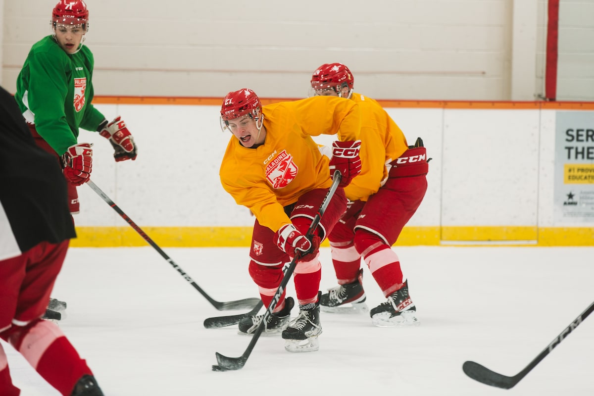 Bests Army Royal Military College 3-2 dans l'inclinaison annuelle de hockey transfrontalière