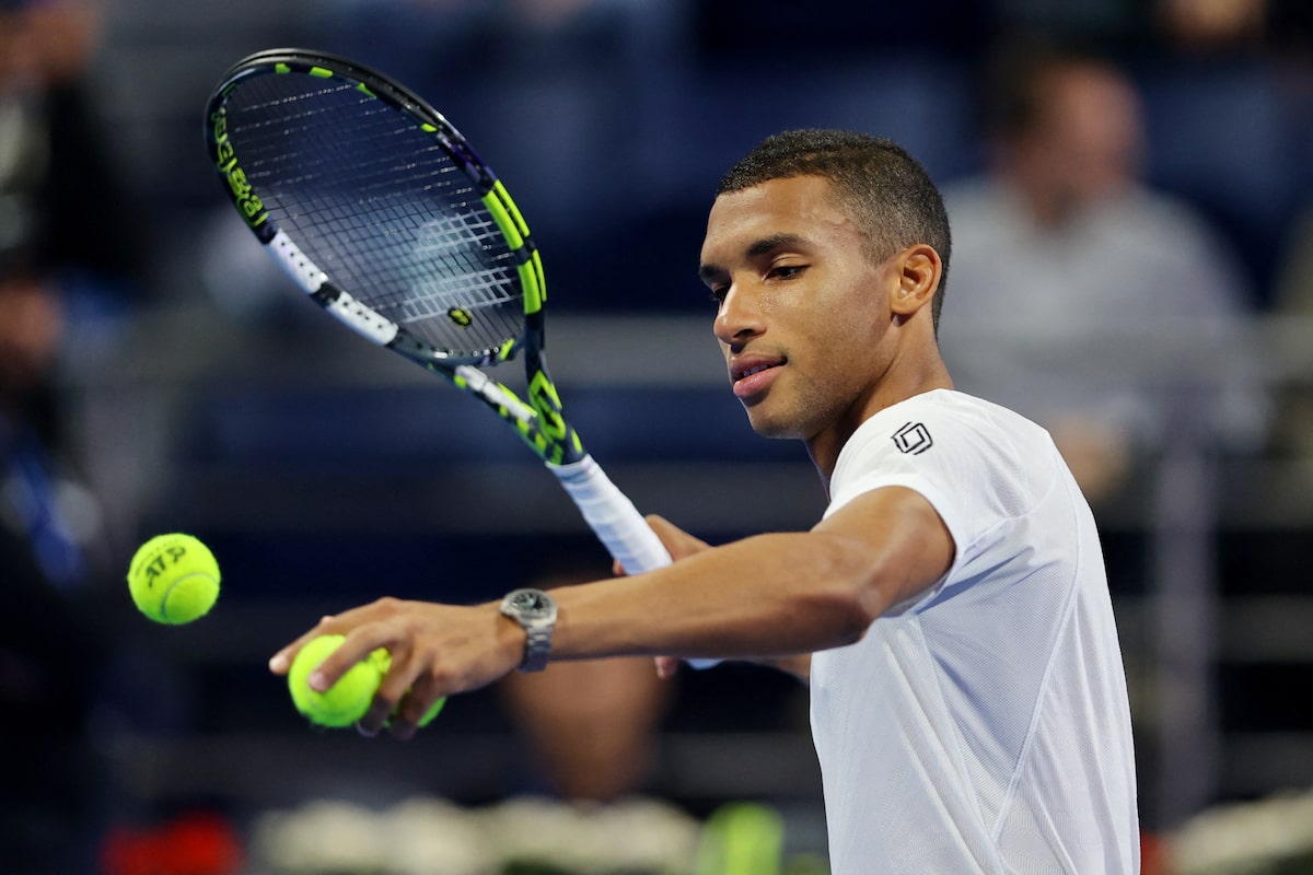Canadian Félix Auger-Aliassime avance aux demi-finales du Qatar après que Daniil Medvedev se retire de maladie