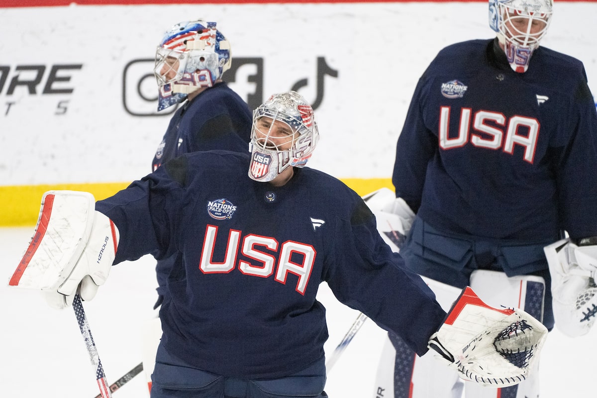 Connor Hellebuyck commencera dans le but des États-Unis dans son match d'ouverture de 4 nations contre la Finlande