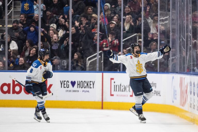 Daryl watts filets ot vainqueur comme augmentant Toronto Sceptres Edge Ottawa Charge 3-2 à Edmonton