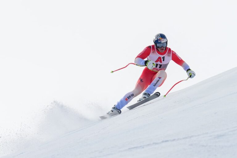 De 'Sweet Caroline' à 'Hopp Suisse' ', Franjo von Allmen Steals Show avec de l'or en descente à Skiing Worlds