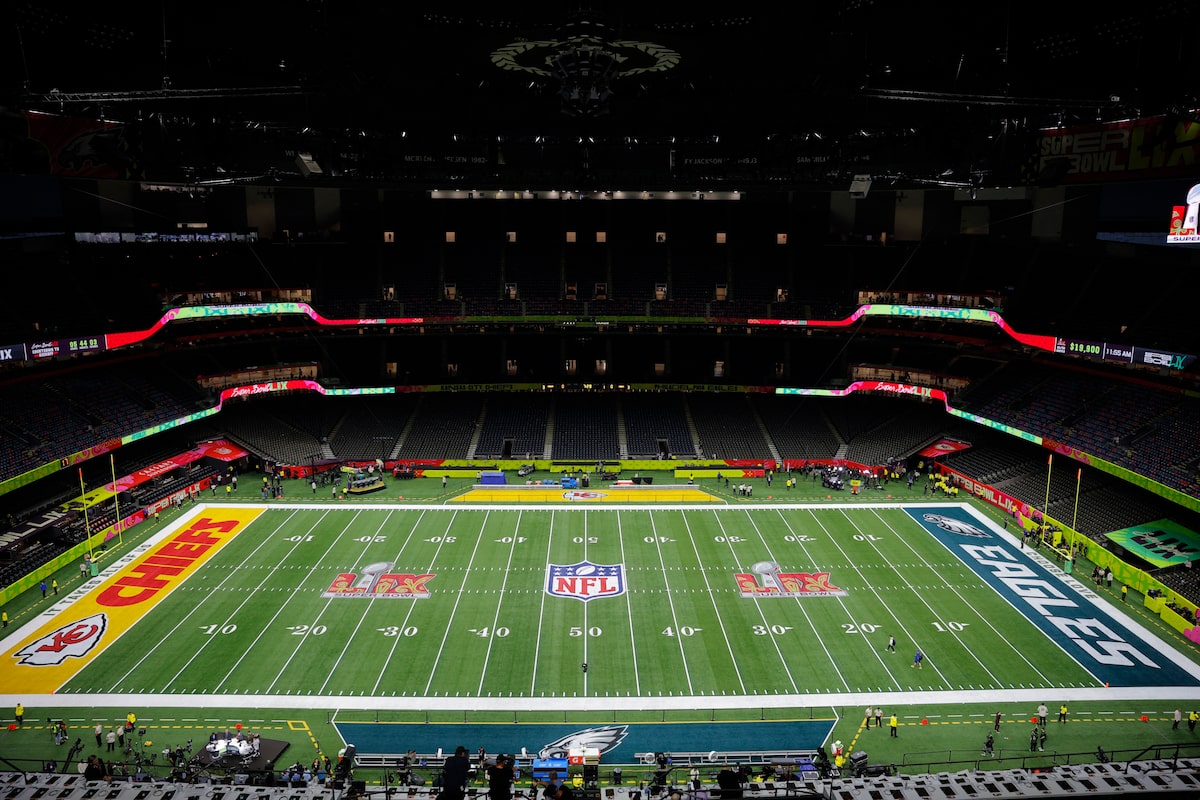 Kansas City poursuit les «trois peat» contre les aigles alors que Trump se rend au Super Bowl