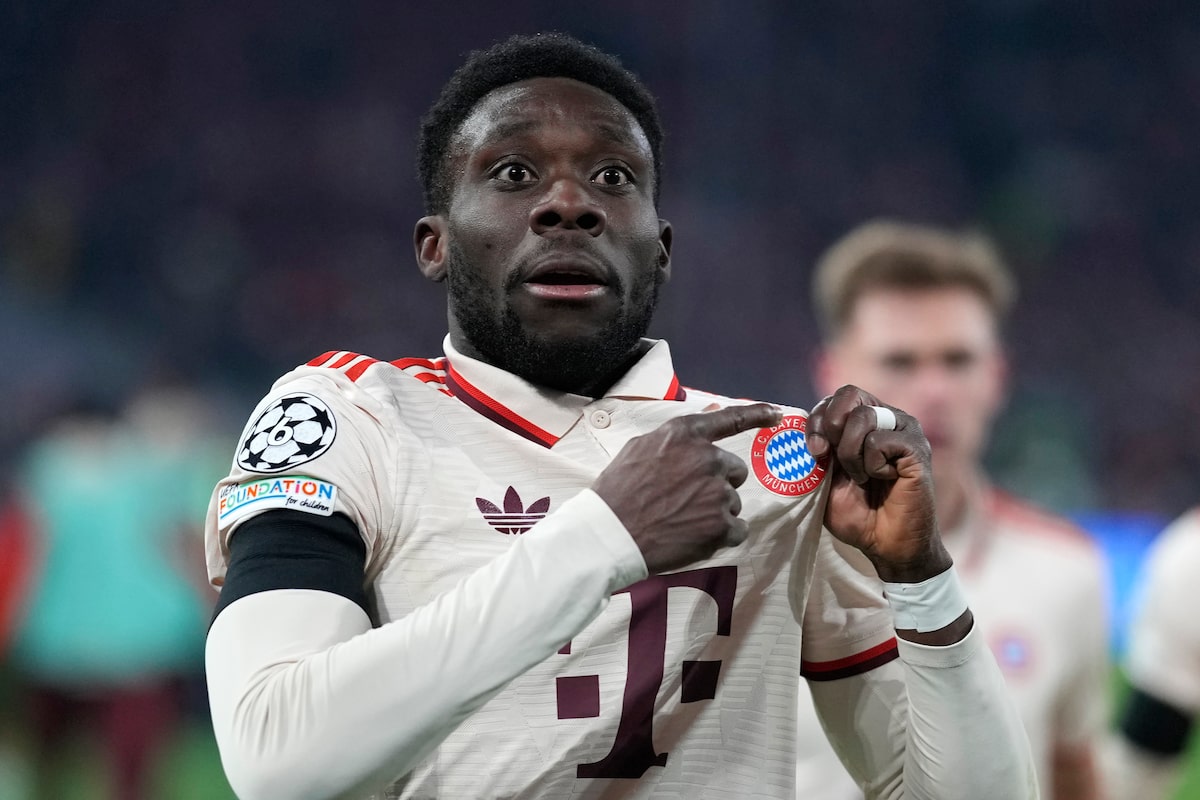 L'Alphonso canadien Davies montre un peu d'amour du Bayern après avoir envoyé l'équipe dans les 16 derniers en Ligue des champions