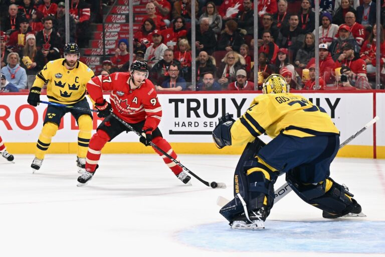 La patience est enfin payante pour McDavid alors que 4 nations fournissent la scène dont il a envie
