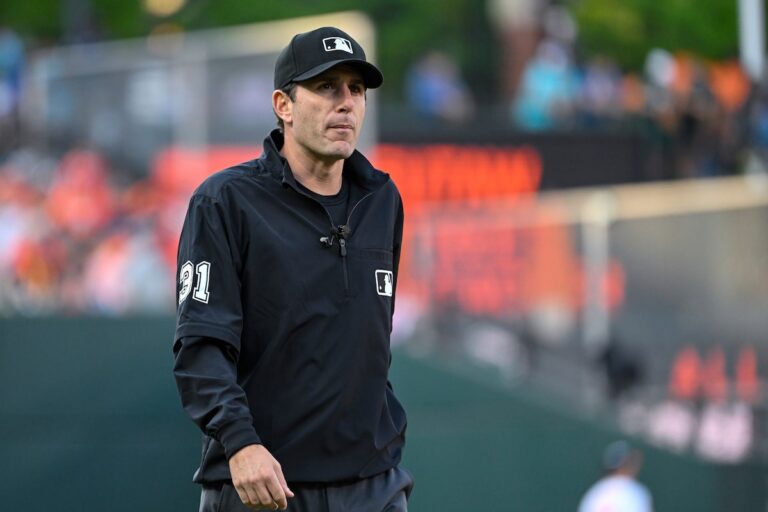 L'arbitre Pat Hoberg licencié par MLB pour partager des comptes de jeux de sport avec un ami qui a parié sur le baseball