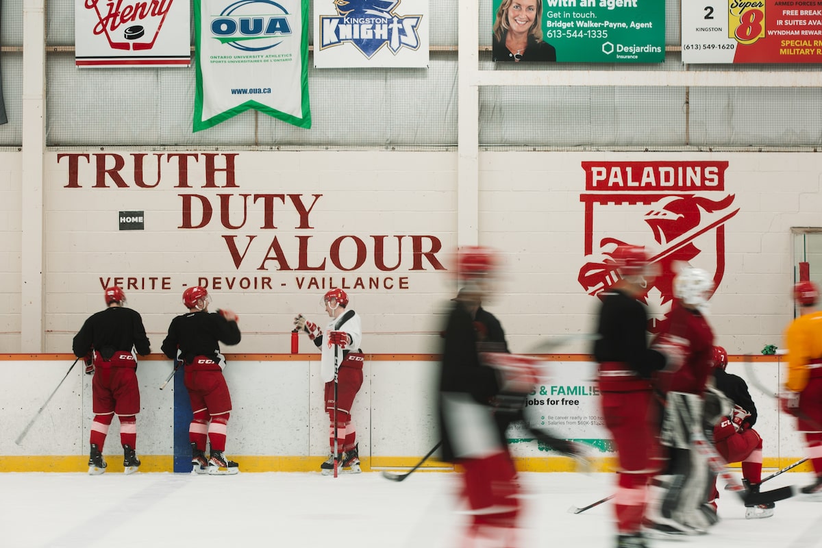 Le Royal Military College jouera l'armée dans une rivalité de hockey qui remonte à plus de 100 ans